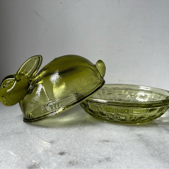 L.E. Smith Pressed Green Glass Bunny On Nest Covered Candy Dish USA Easter … - Picture 3 of 8